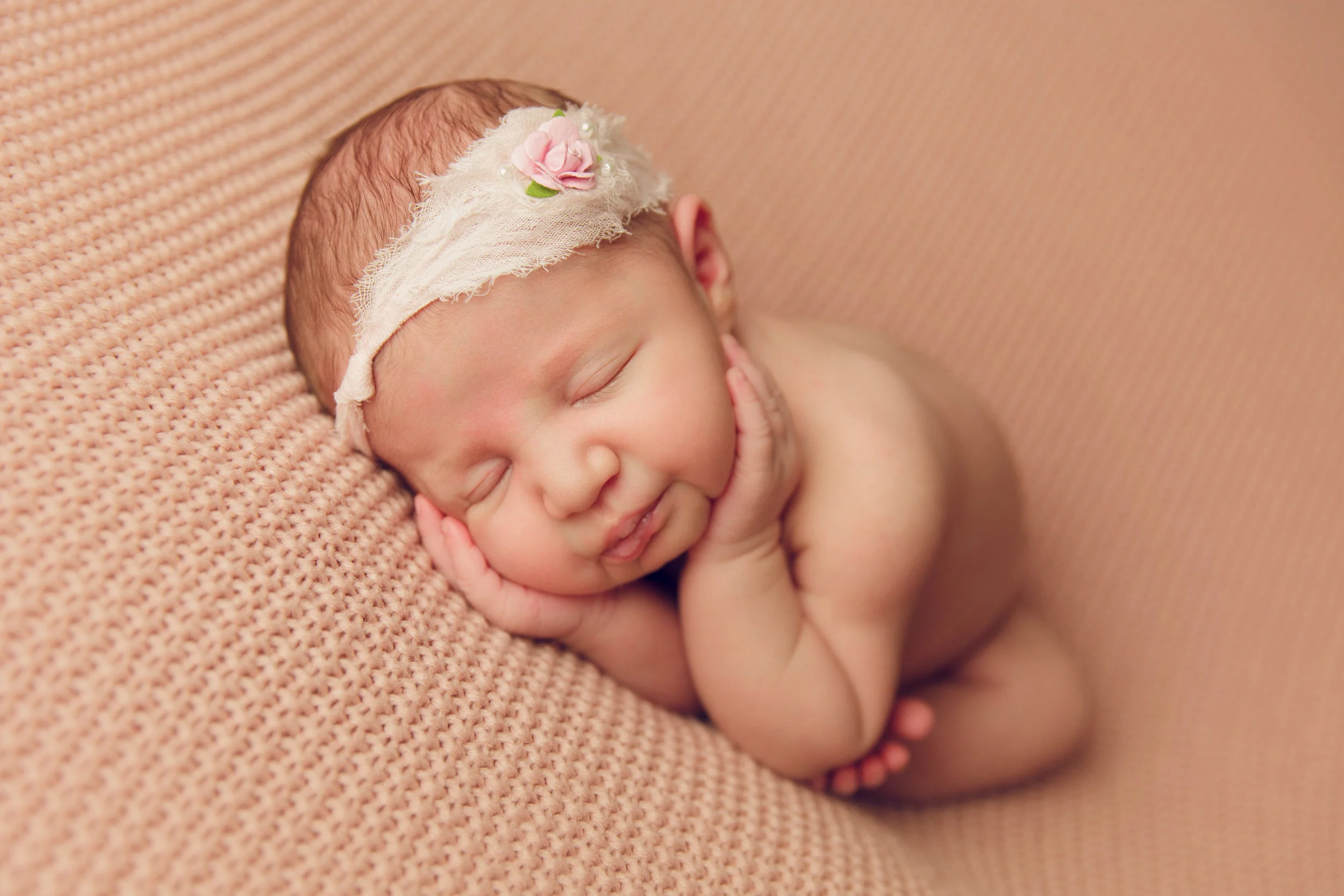 willow newborn photo (38).jpg