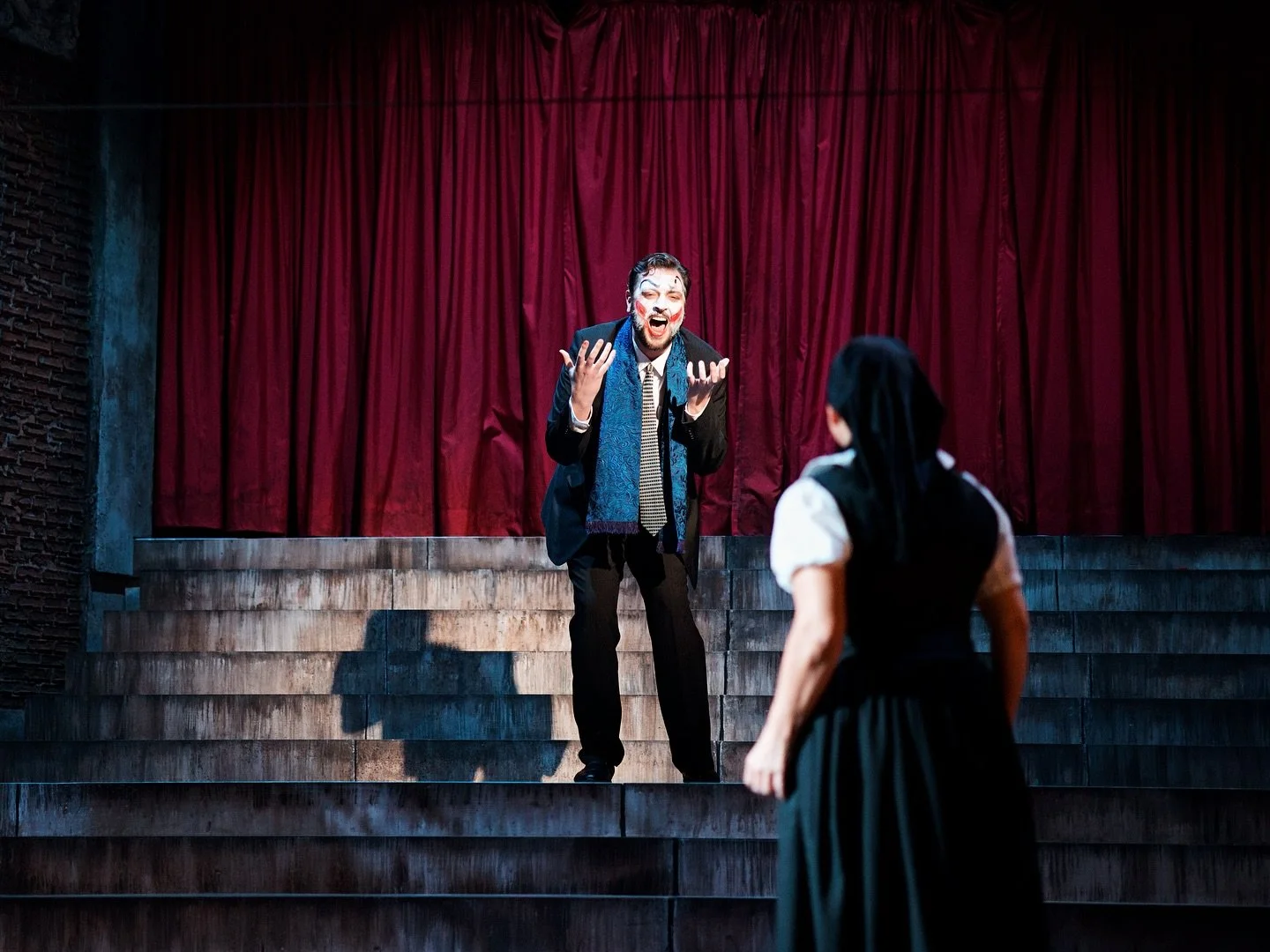 &ldquo;Ridi del duol che t&lsquo;avvelena il cor!&rdquo; &bull; Tonight is our fourth performance of Cavalleria Rusticana / Pagliacci at Theater Gera - Toi toi toi everyone, let&rsquo;s rock the stage! 🤡🔪🩸🎶 #canio #pagliacci #leoncavallo #verismo