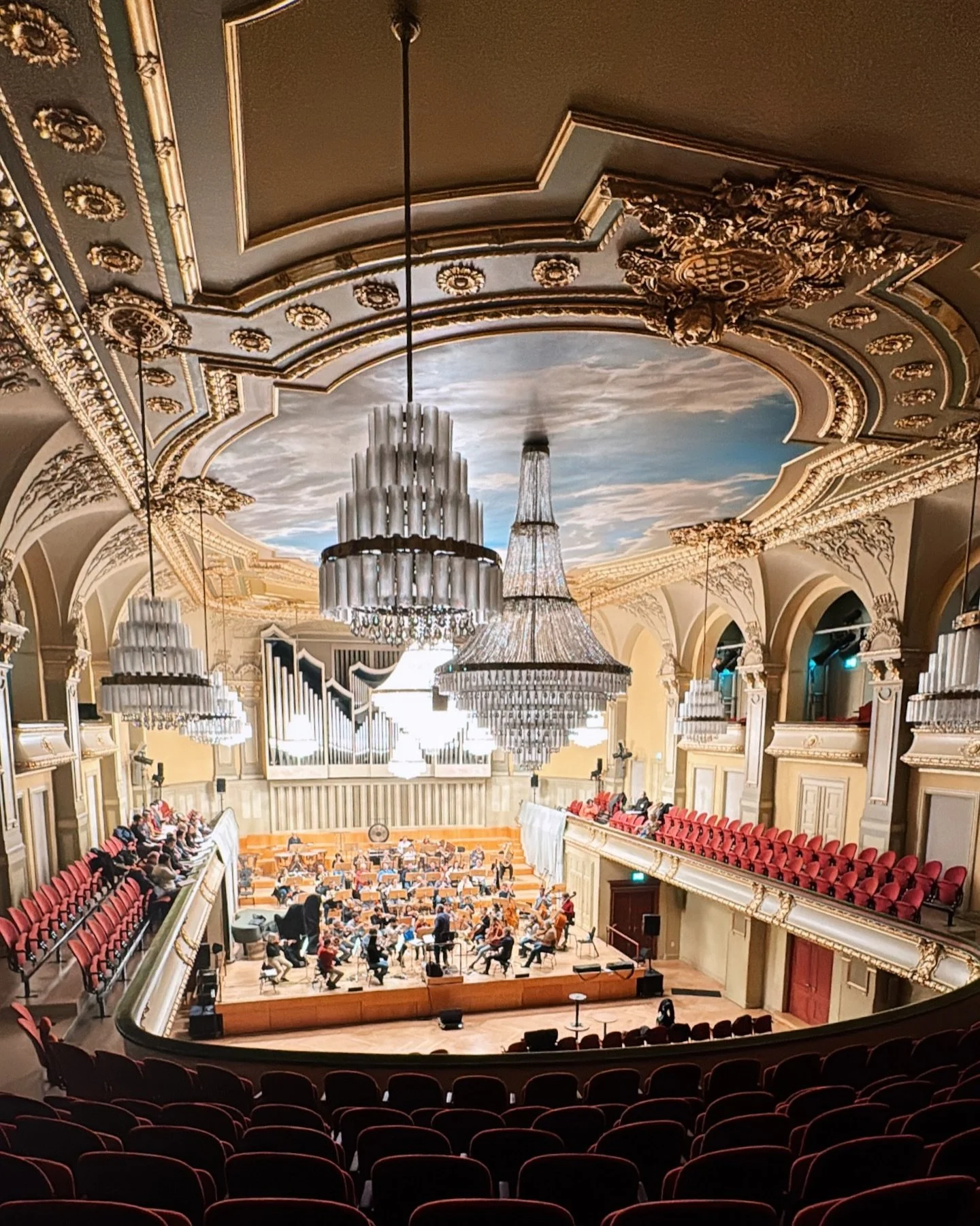 DIE SITZPROBE &bull; This rehearsal is easily my favourite in any opera production. The Sitzprobe or &ldquo;seated rehearsal&rdquo; is the first time that the singers and orchestra get together and it&rsquo;s always such a thrill to see and hear the 