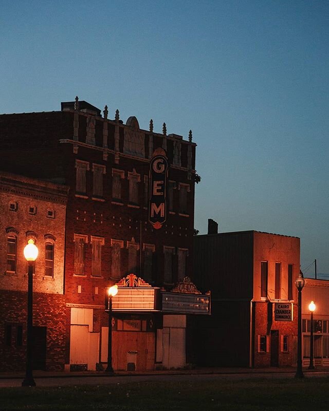 I'm honestly shocked they keep the lights on... ▪︎
.
.
.
#TheRoadToCairo #abandoned #roadsideamerica #mississippiriver #ohioriver #illinois #slowexposures #roadside #ghosttown #ghostadventures #sideroadmagazine #cairo #cairoillinois #streethoney #old