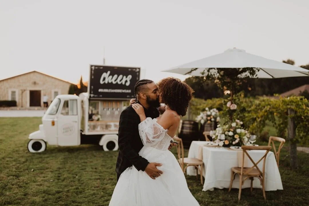 Secure your spot for that special day.🍾
https://getcozybars.com/rental-enquiry
.
.
.
Coordination: @tuscanrosevineyards
Planning and Design: @tuscanrosevineyards
Florals: @tuscanrosevineyards
Photography: @sheexposure
Beverage car: @bubblesandbrews