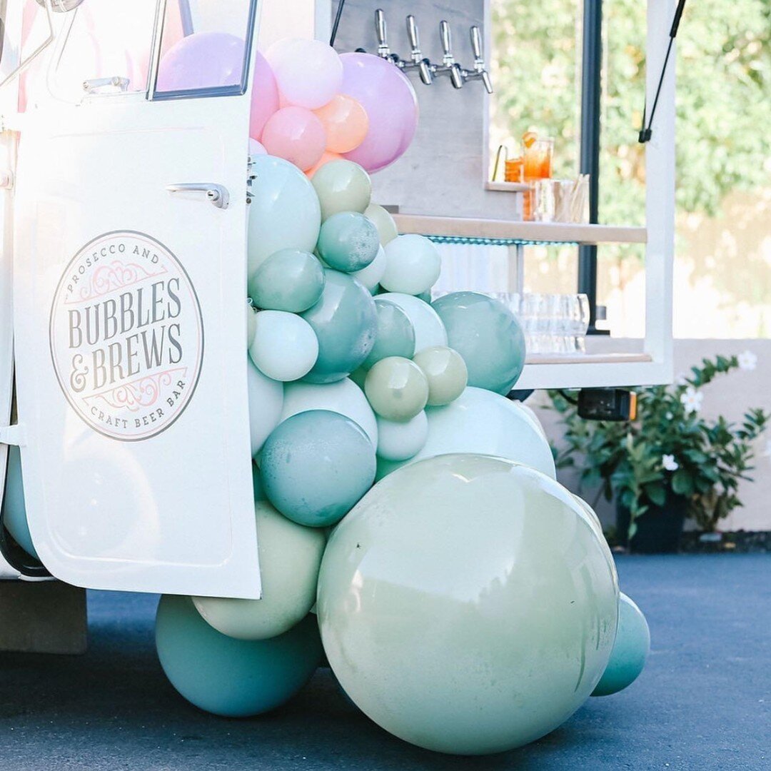 It isn't too late to book our mobile bar for your Spring and Summer events. But don't wait; dates are filling up fast. 

Cutest Mobile Bar: @bubblesandbrewsca
Vendors: 🖤
@onesocialdesign
@goldenarroweventsanddesign
@beijosevents
@pirouettepapercompa