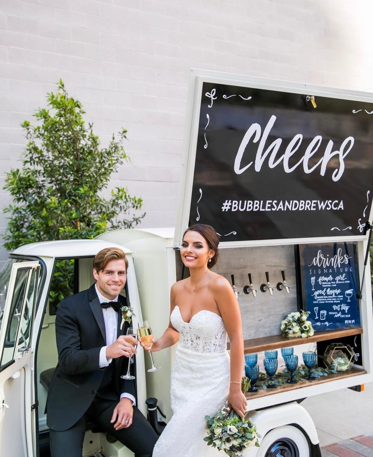 Feeling inspired AF by this beautiful color scheme, glass choice &amp; signage! 🤩 The little details really are the BIG details &lt;3⁠
⁠
🍾: @bubblesandbrewsca⁠
⁠
// #MobileBartending #CustomizedDrinks #WhatsOnTap #BubblesAndBrews #WeddingInspo #Wed