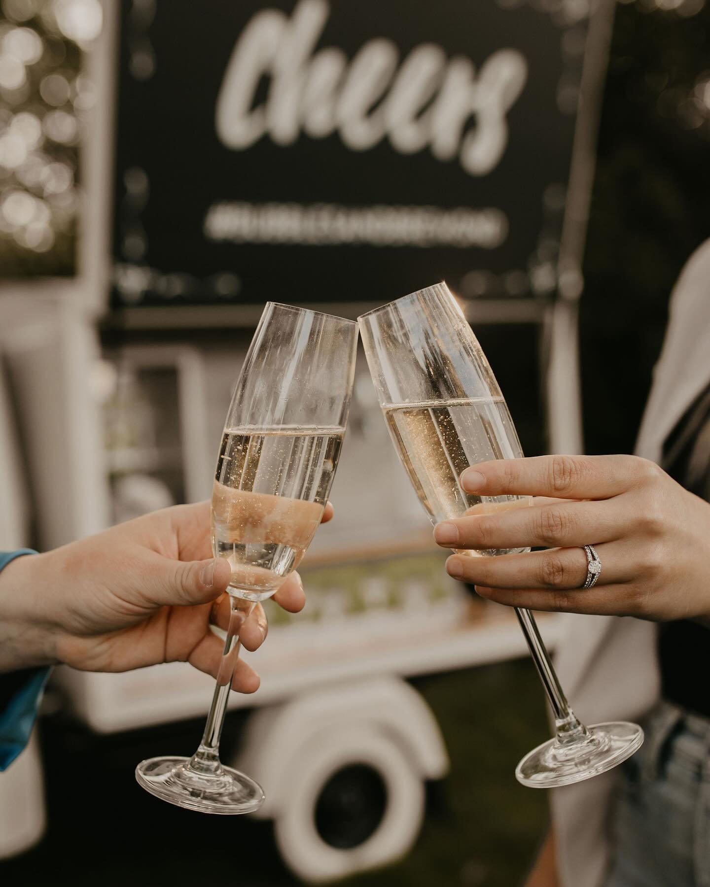 Raising a glass to all the women out there today &amp; every day🥂 Happy International Women&rsquo;s Day!

📸: @rachelkost.photo 

#internationalwomensday #women #womensupportingwomen #cheers #womanowned #smallbusiness #mobilebar #bar #raiseaglass #b