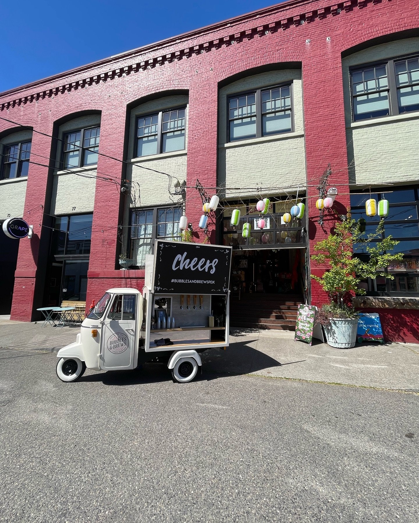 What a perfect spring day to celebrate the closing of the @buildrightpdx conference in Portland!  Thank you @homebuilding_pdx for having us and to the @tipsychicksbartending for rocking the bar!
 
Also: @cargoinc has so many cool things that you can&