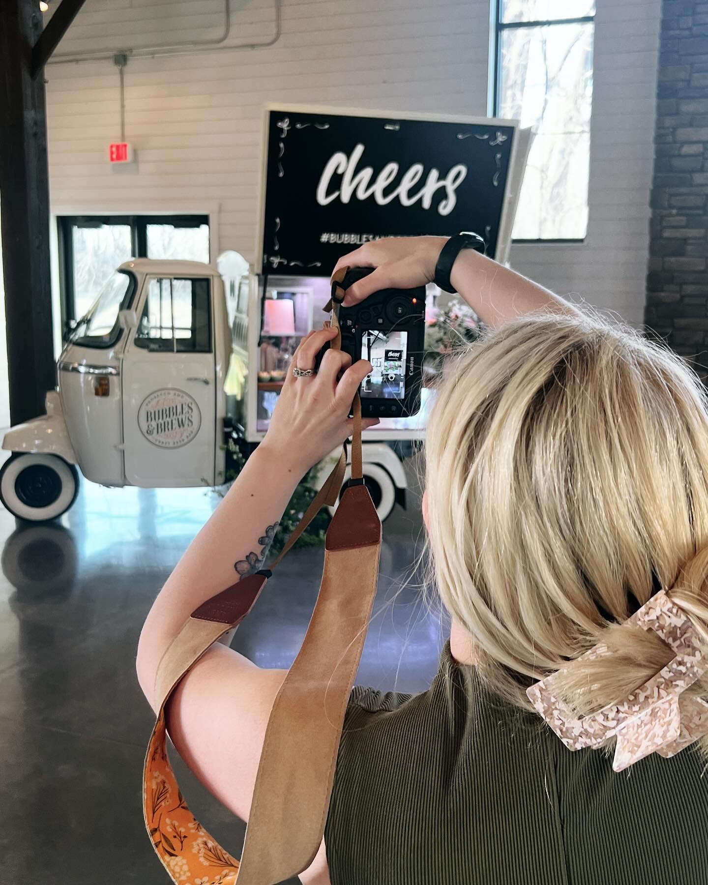 Looking forward to another weekend of seeing @rachelkost.photo behind the camera and @minibloomsbyemil florals decorating our mobile bar at Black Leg Ranch 🌸📸🥂

This weekends&rsquo; menu: 

🍺 Bison Light by @blacklegbrewery 
🍋&zwj;🟩 Strawberry 