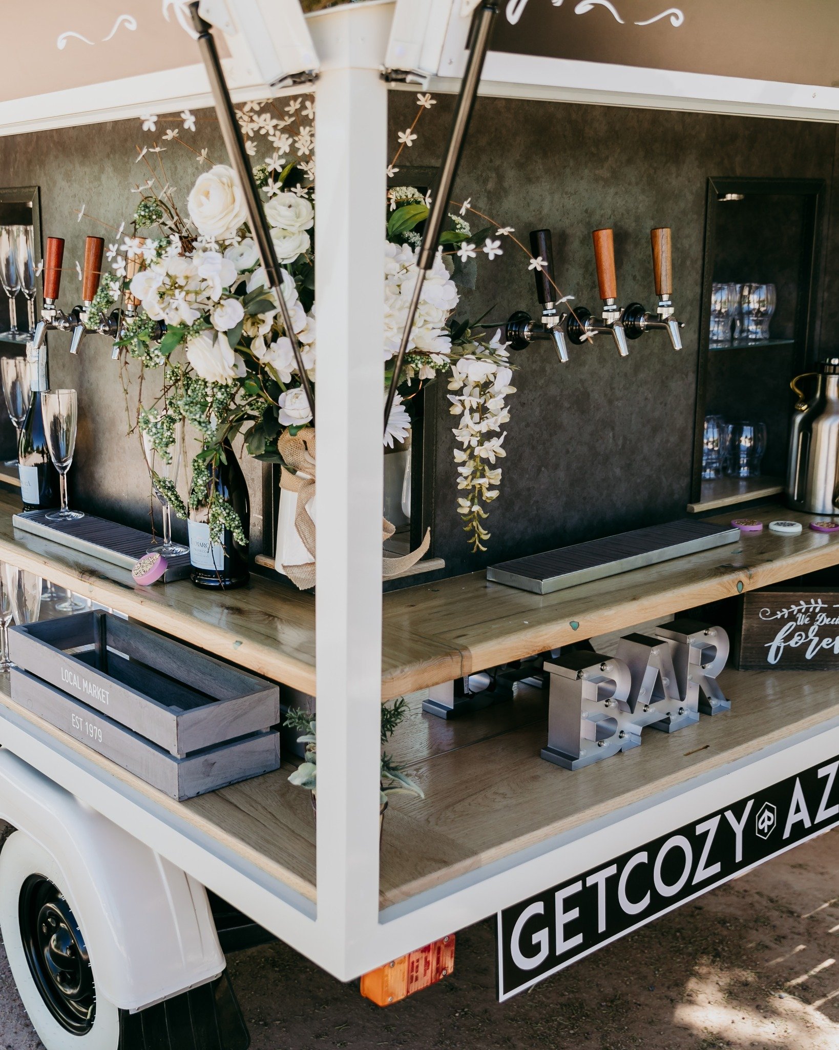 🎉 Get ready, Scottsdale! We're bringing unforgettable vibes to the Valley of the Sun. ✨ Our mobile bar is ready to add a touch of charm to your events. Inquire today with @bubblesandbrewsscottsdale  about renting a mobile bar for your next event! #S