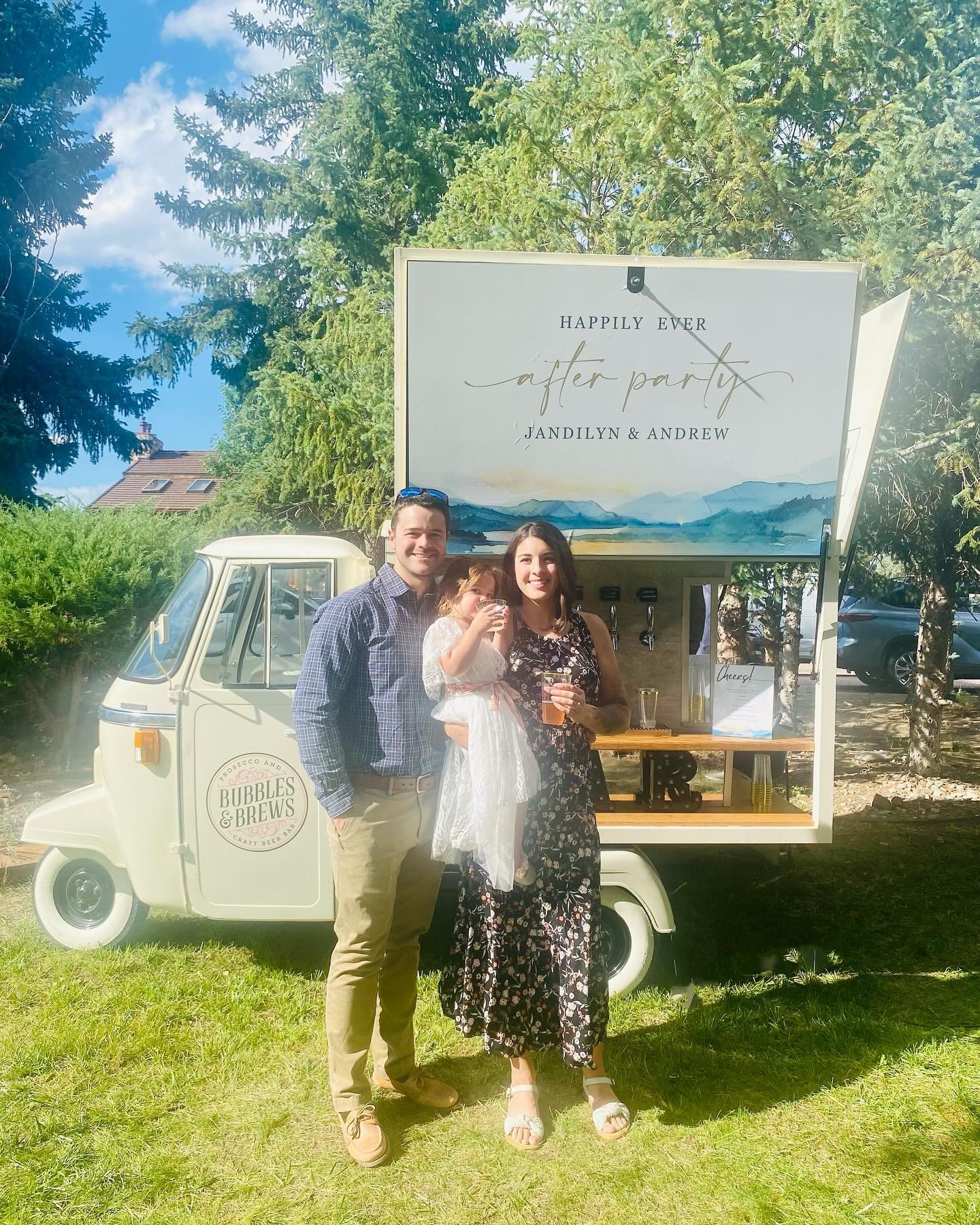 ✨ Who said the party had to end with the &ldquo;I dos&rdquo;? 🎉 After eloping to New Zealand for a dreamy wedding, this couple threw the ultimate post-wedding celebration with their loved ones! 🍻

#bubblesandbrews #getcozyvintagemobilebars #mobileb