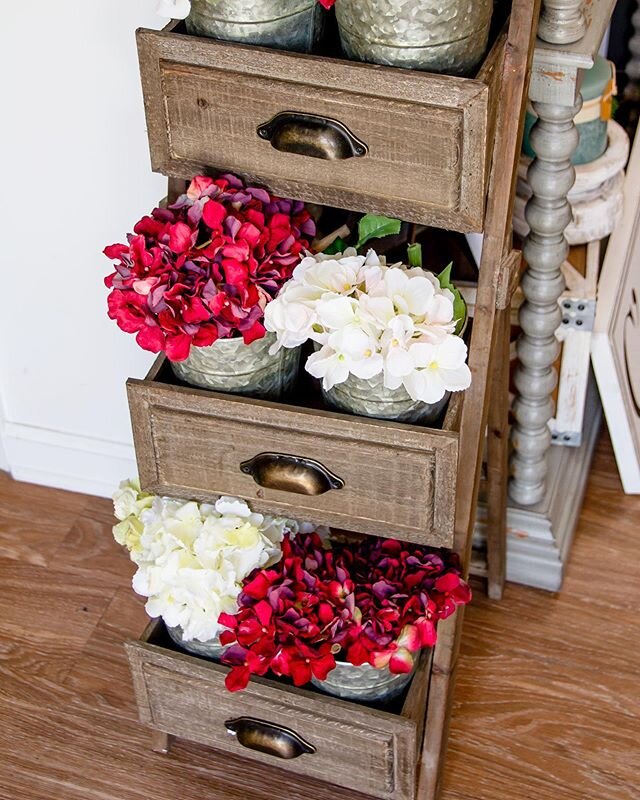 A beautiful vintage tiered plant shelving // 💐 What a better way is there to display your favorite flowers than with with tiered plant shelving! Come to our our store and pickup this beauty for $235 ✨ .
.
.
.
. 
#creativedesignsrb #interiordesign #l