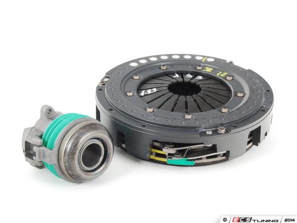 Ignore the picture of the throwout bearing - generic R8 clutch from ECS Tuning shown.