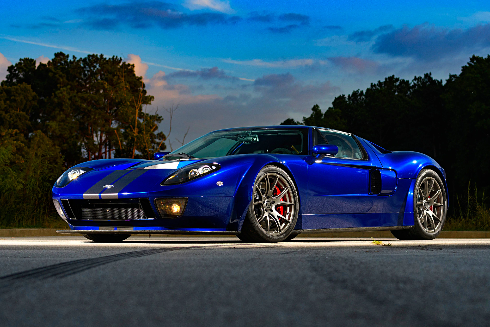 039-Superlite-GT-R-front-side-low.jpg