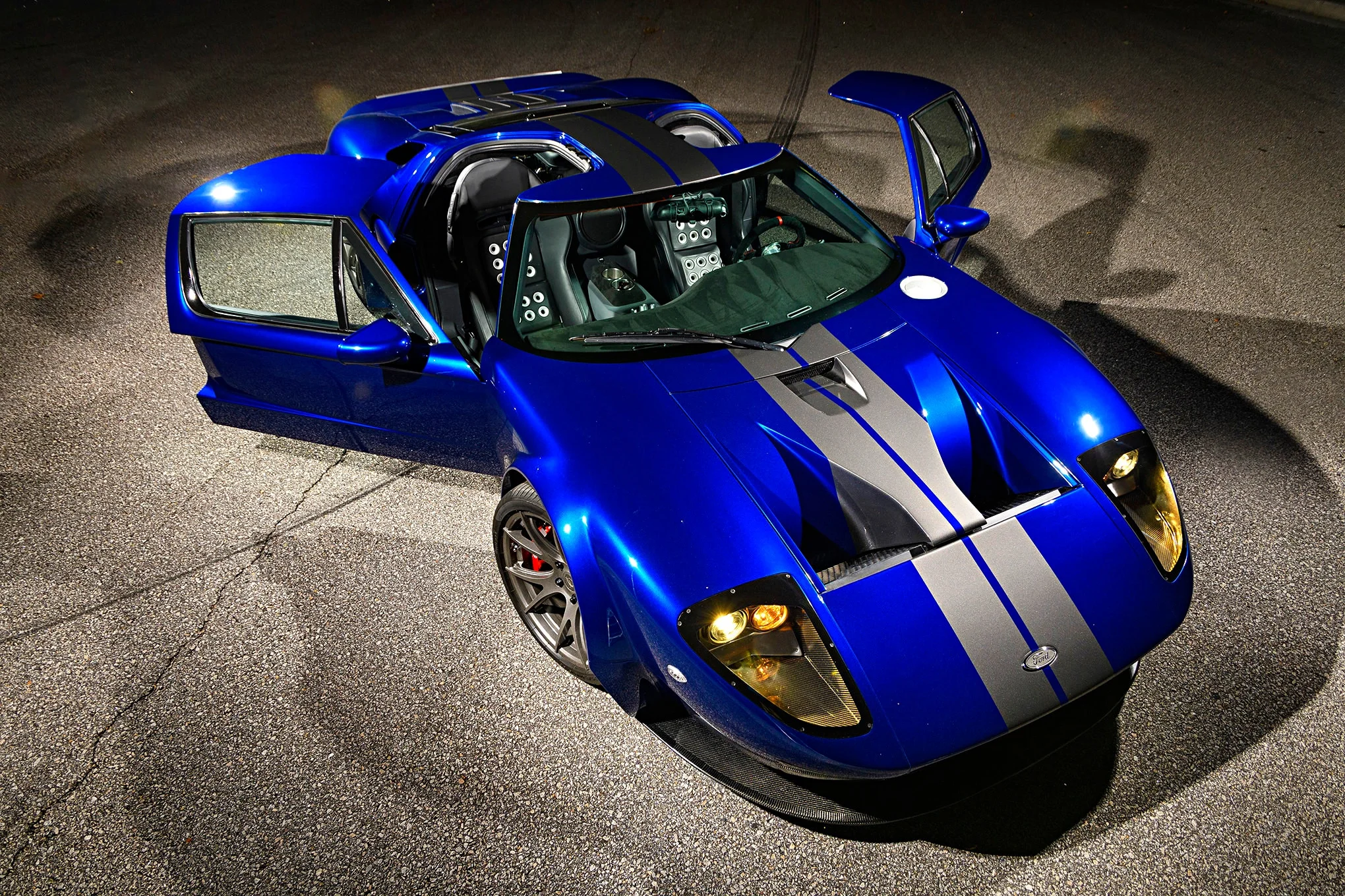 042-Superlite-GT-R-doors-open.jpg