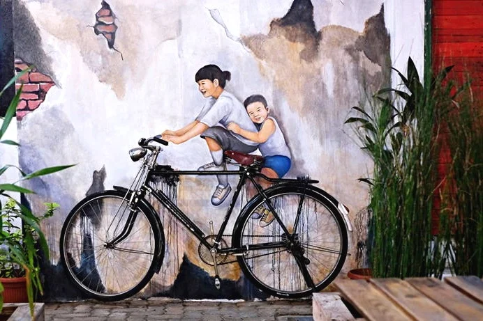 SINGAPORE, MANILA, JAKARTA A private customized art trip designed for you to experience the most thriving cities in producing home-grown talents. Meet undiscovered to international artists and get up close to gallery directors and museum curators. (image via anakjajan)