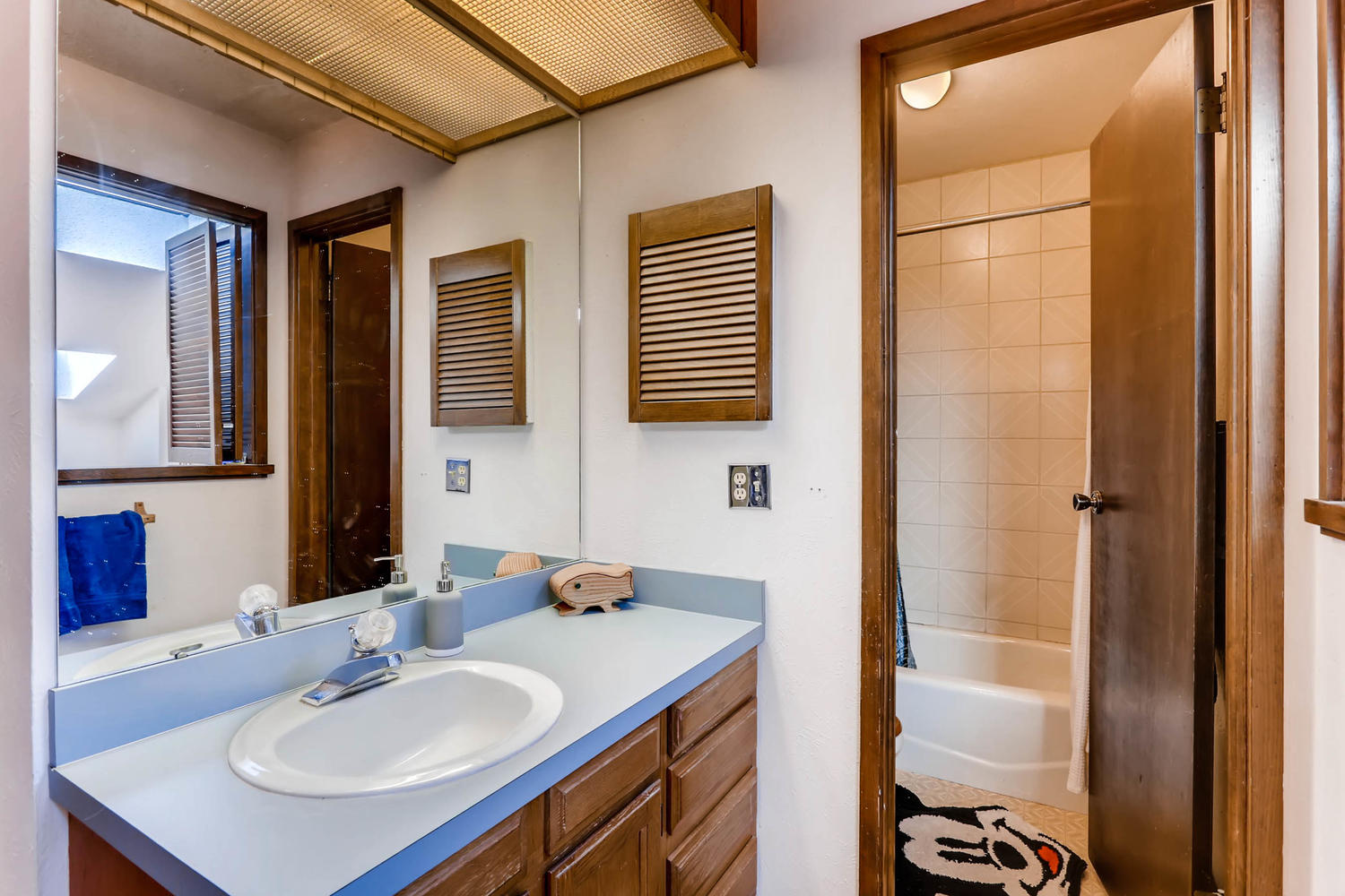 3760 Lakebriar DR Boulder CO-large-015-11-2nd Floor Master Bathroom-1500x1000-72dpi.jpg