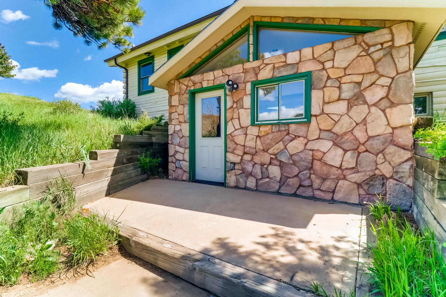 280 BOULDER VIEW ROAD Boulder-large-003-005-Exterior Front Entry-1500x1000-72dpi.jpg