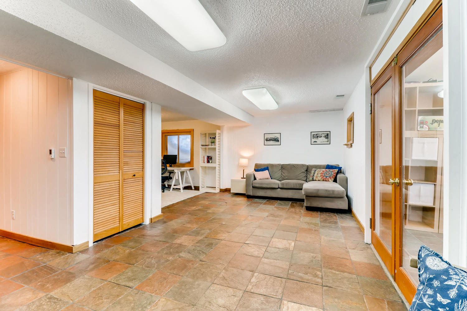 280 BOULDER VIEW ROAD Boulder-large-018-010-Lower Level Family Room-1500x1000-72dpi.jpg