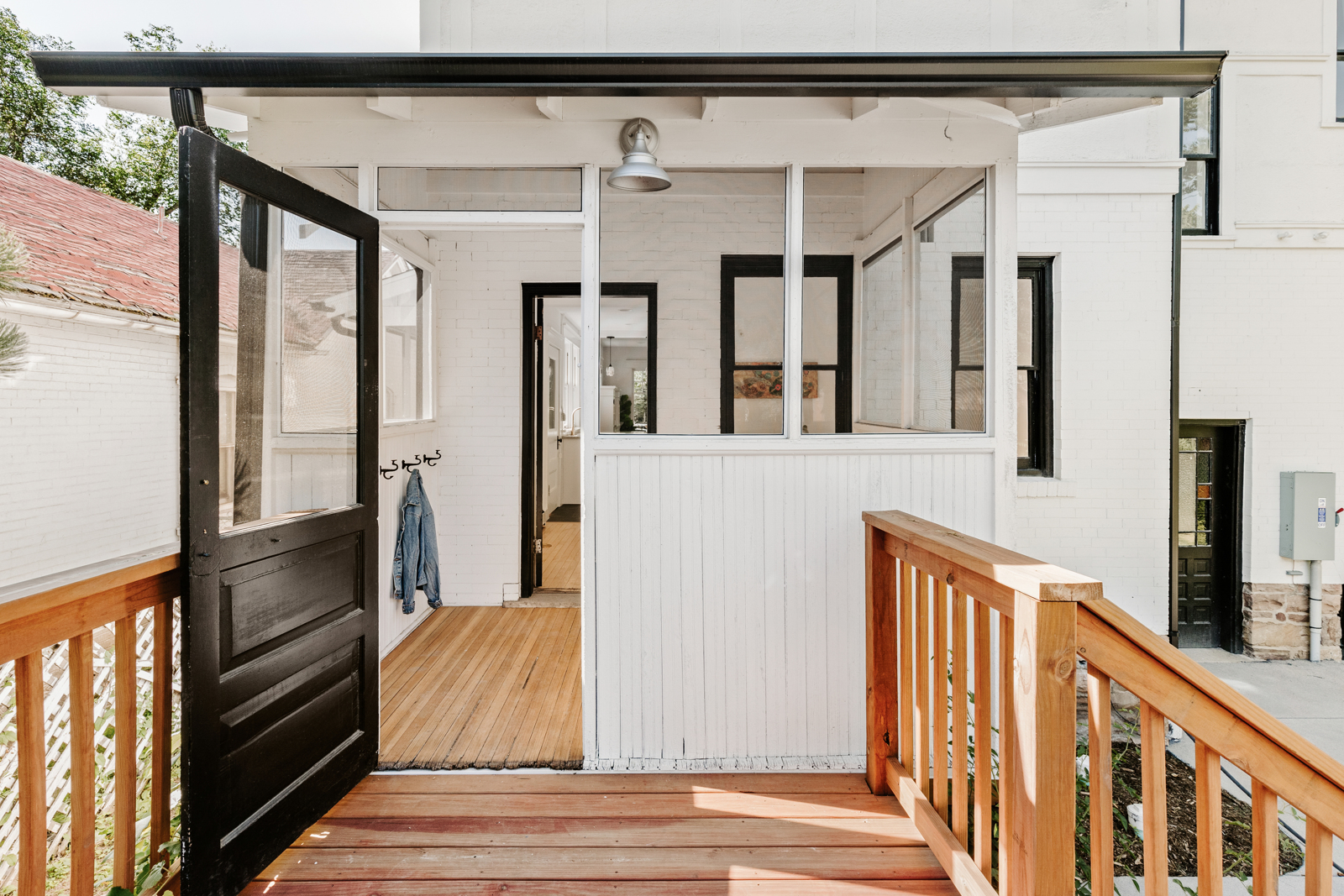 kyliefitts_guesthouse_2132pinest_mls_22.jpg