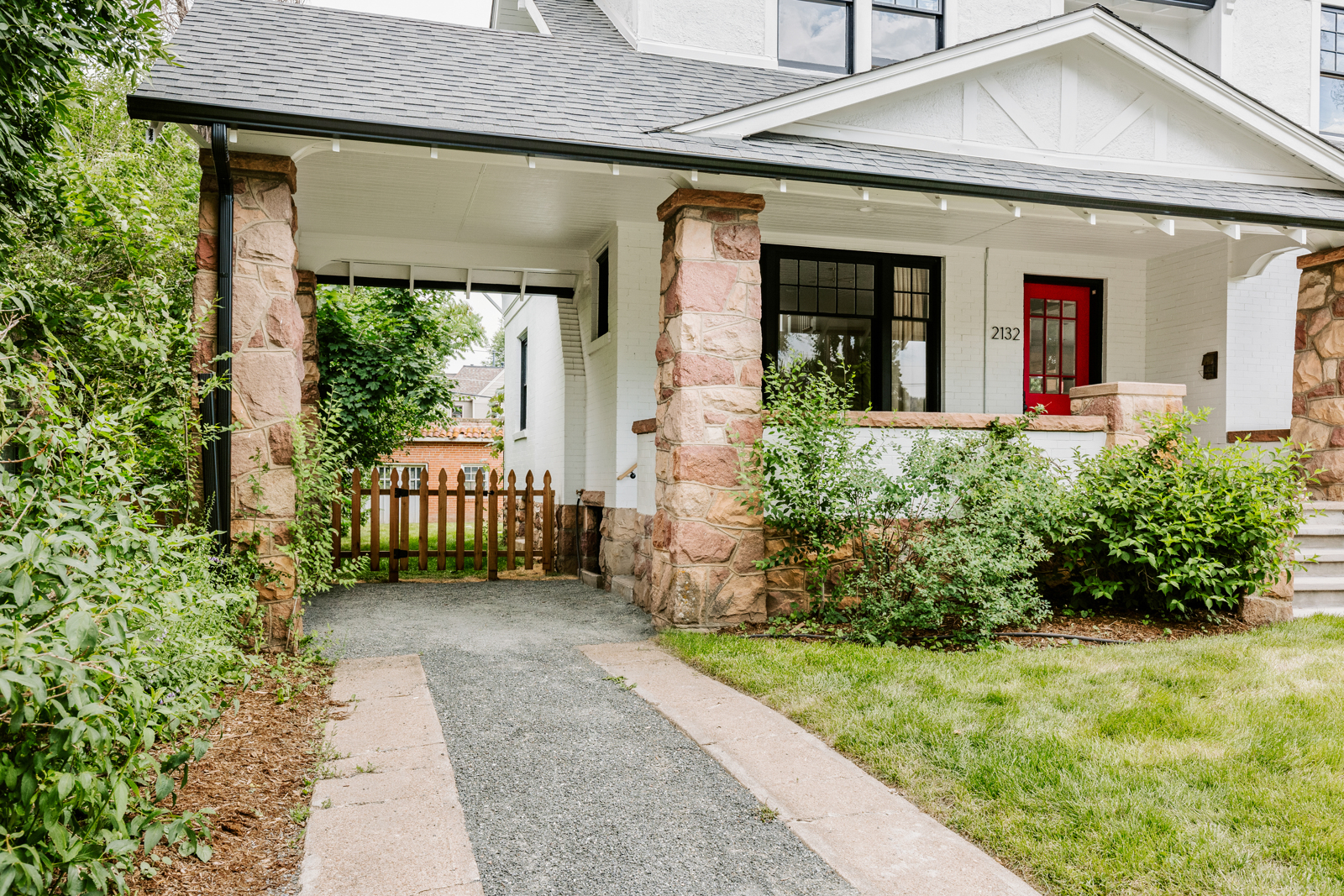 kyliefitts_guesthouse_2132pinest_mls_26.jpg