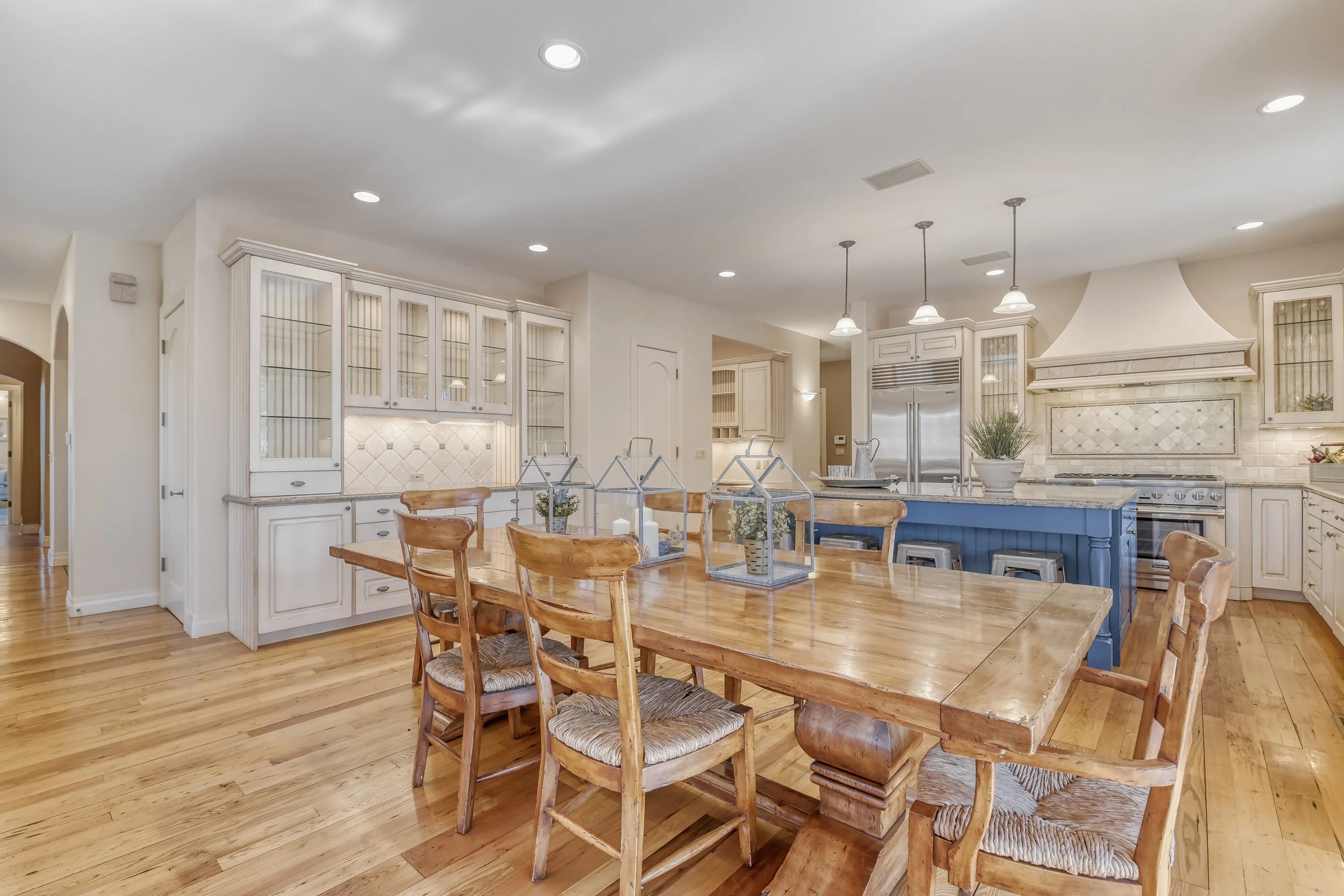 13 Dining Room-1.jpg