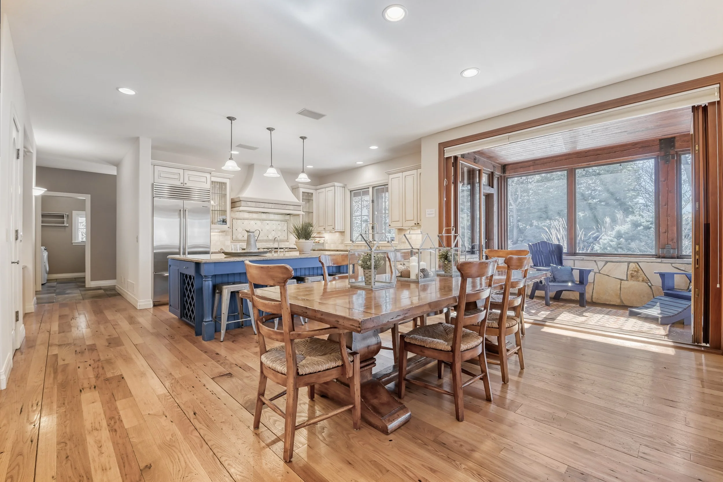 12 Dining Room-1.jpg