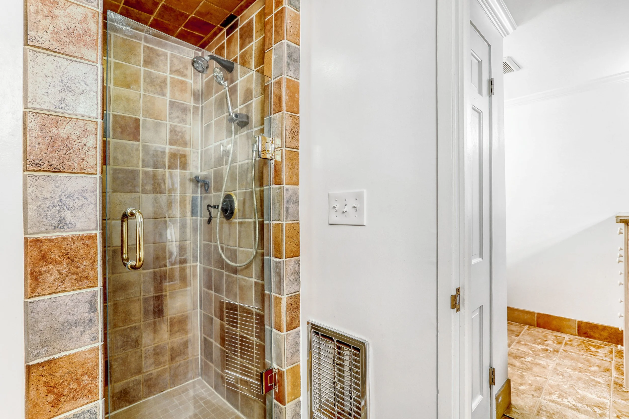1164 Peakview Cir - Print Quality - 029 - 25 Primary Bathroom.jpg