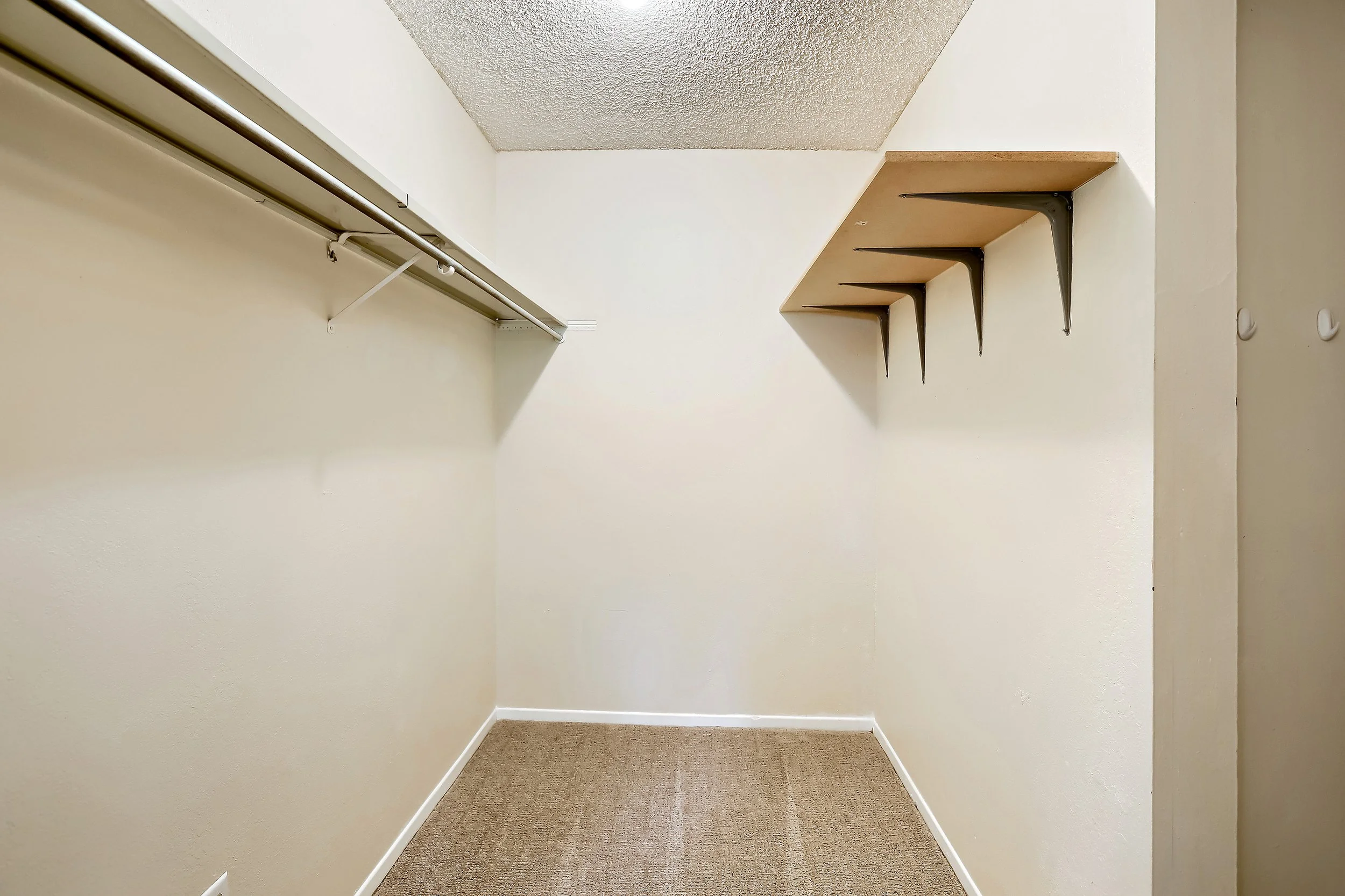 21 Closet.jpg
