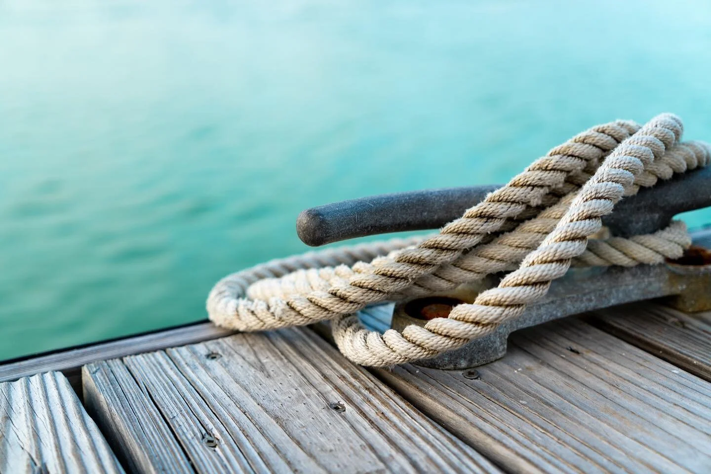 It&rsquo;s Friday!! Thinking about summer and when we can take the boat out of storage. 

#nature #florida #beautiful #warmWeather #naturelovers  #boating #water #calmday #bluewater #dock #floridakeys #duckkeyflorida #rope #summervibes #boatinglife 
