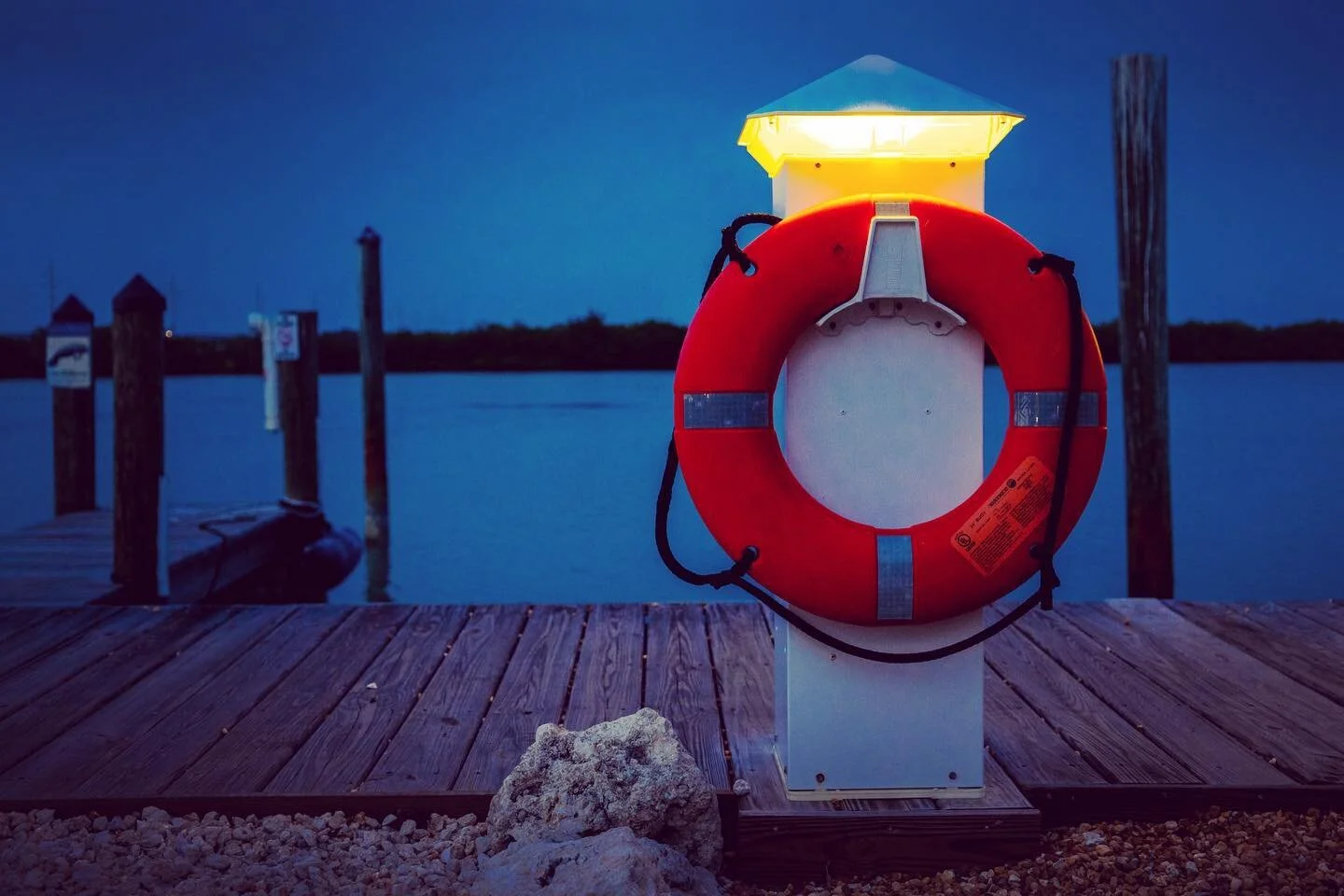 Always try to find the light in the darkness. 

#nature #florida #beautiful  #water #calmday #bluewater #dock #floridakeys #nighttime #dusk #light #duckkeyflorida #lifepreserver 

#vacation #getaway 

#JustGoShoot #PhotographyIsLife #Composition #Aes