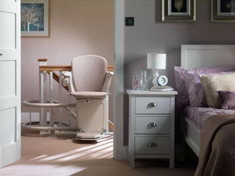 stannah_curved_stair_lift_2-min.jpg