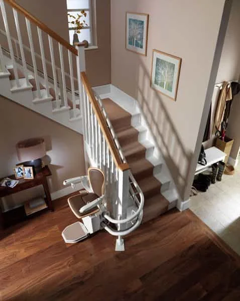 starla_curved_stair_lift_stannah-min.jpg