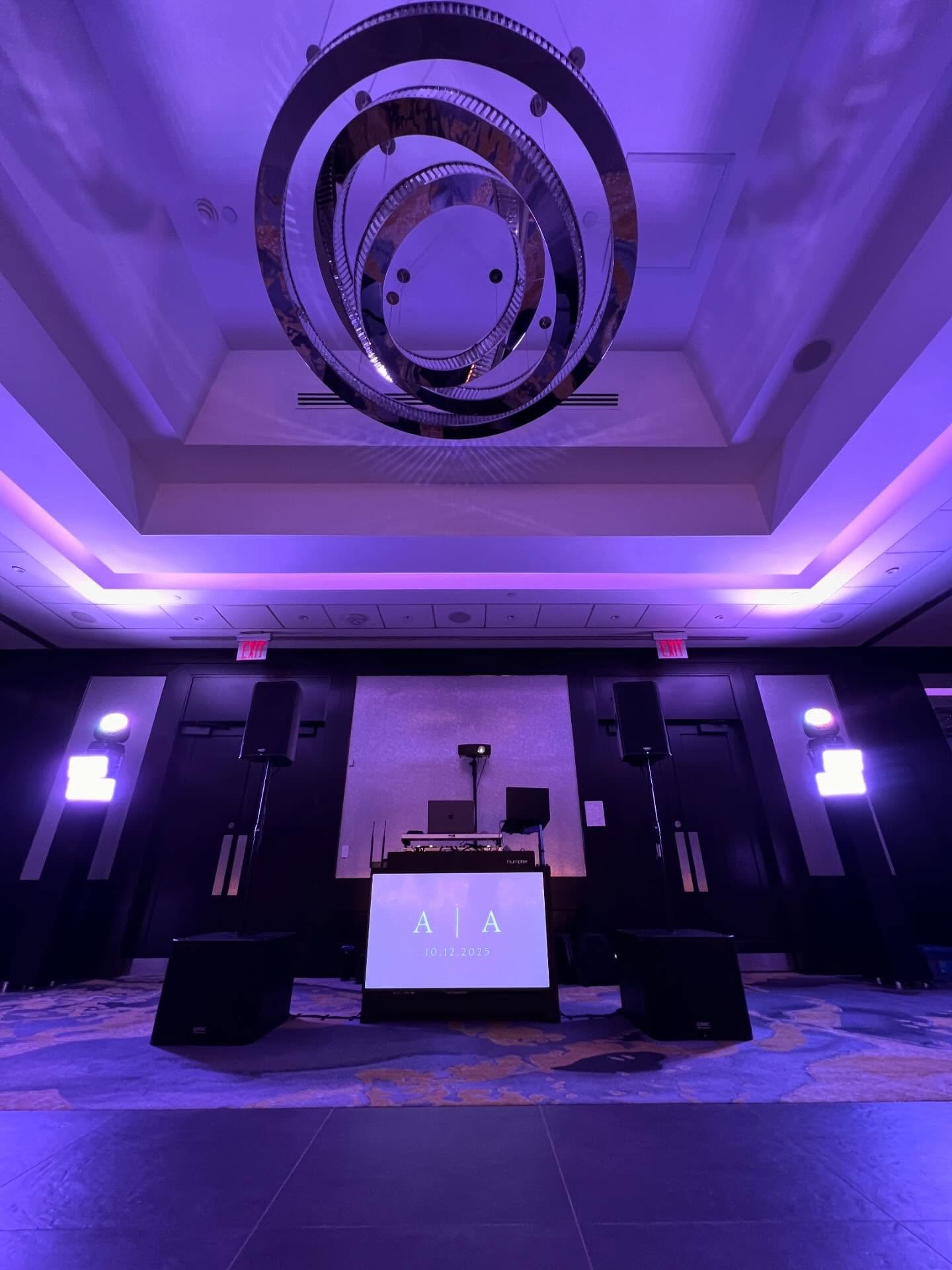 Simple but elegant. Your wedding setup exactly how you envisioned it.