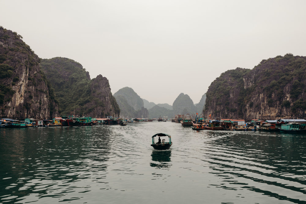 halongbayboatfishingvillage.jpg