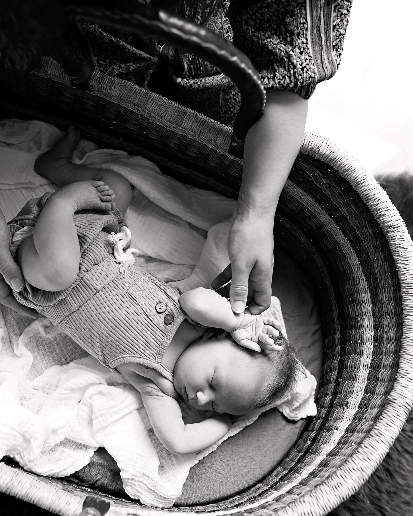 With postponed photo shoots for me today due to the snap lockdown I got to surprise this gorgeous little lady&rsquo;s parents with a few more previews than normal. What a delight! Isn&rsquo;t she something?! ❤️🙌🏻
.
.
.
.
.
#thisislifeinlight 
#life