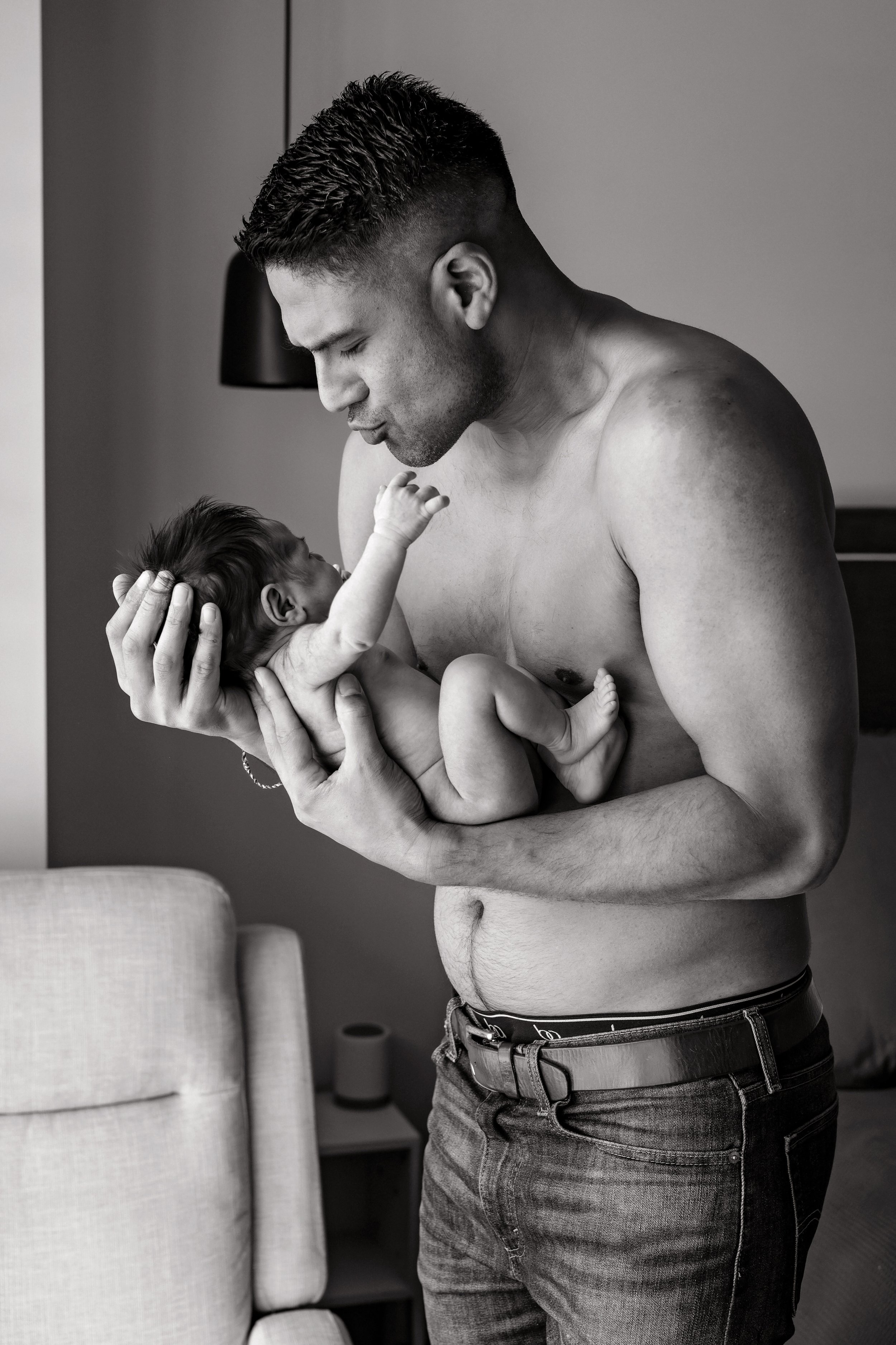 Preet_Travis_and_Kaia_October2025_Lifeinlight-1895BW.jpg