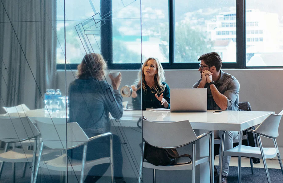 glass-meeting-room-enus.jpg