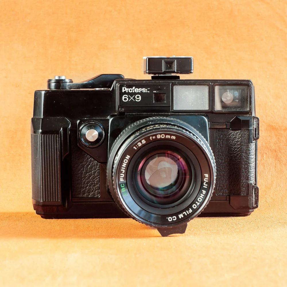 Rent Fujifilm GW690 Rangefinder Medium Format Film Camera — Film Objektiv