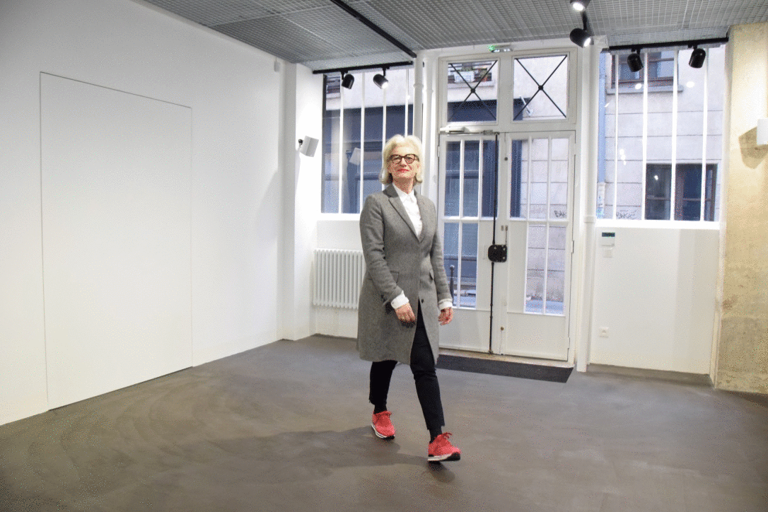 La mère - catherine La mère, Catherine, enseignante, curieuse de tout ce qui se fait, animée par l'envie de découvrir des talents qui lui parlent et de favoriser leur éclosion dans ce lieu très personnel qui ressemble à la famille DD. catherine@avecdd.fr