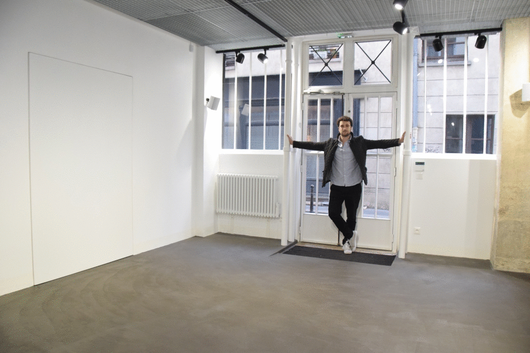 Le petit frère - Raphaël Le petit frère, Raphaël, conseil en communication, mû par l'enthousiasme de mettre en place des projets, d'inventer des événements originaux portés par des personnalités qui habiteront ce lieu multiple qui pour un temps leur ressemblera. raphael@avecdd.fr