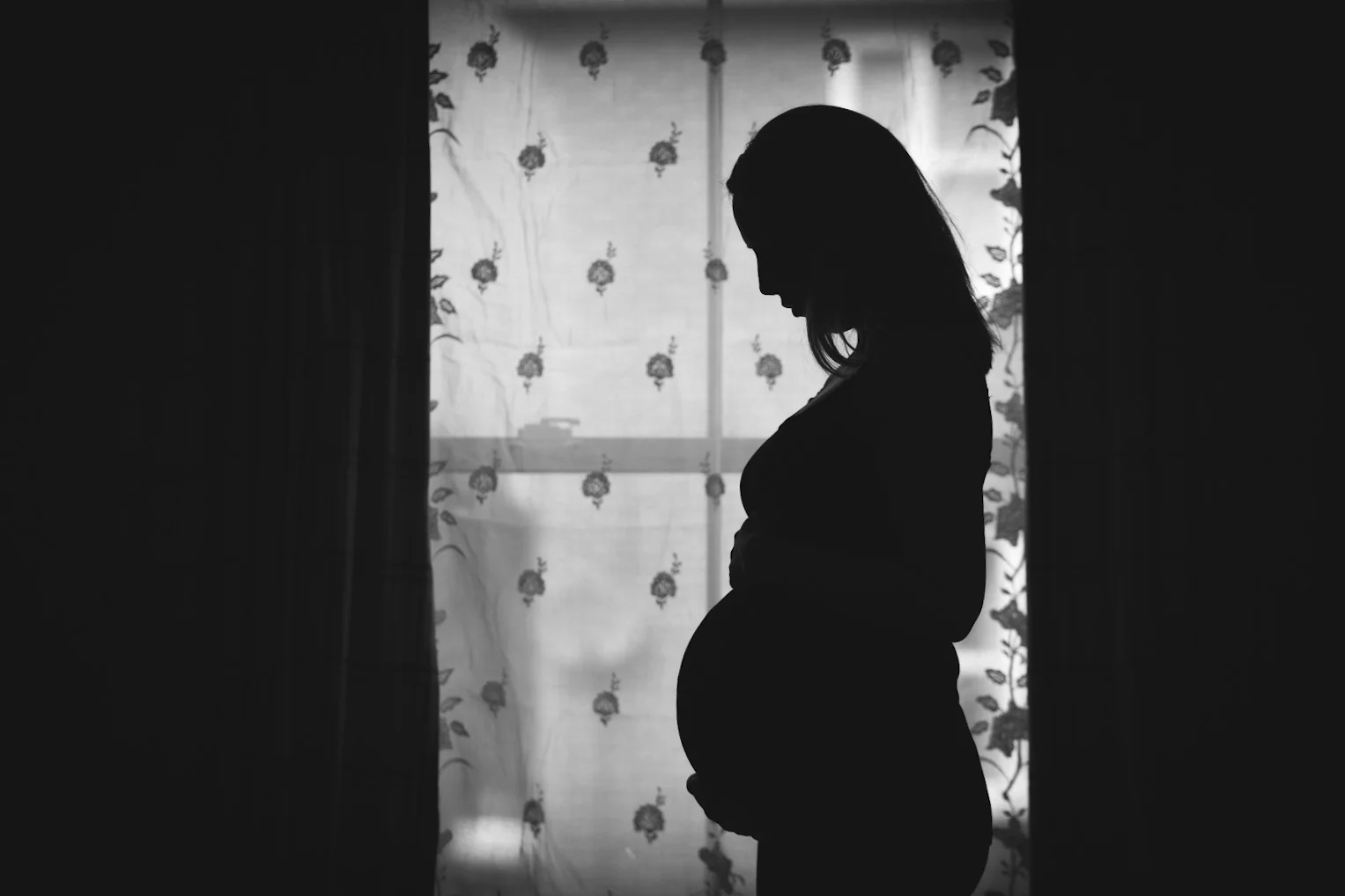 Pregnant baby bump photo. Black and white portrait. Ipswich, Suffolk. J M Perry Photography Wedding and Portrait Photographer. www.jmperryphotography.com