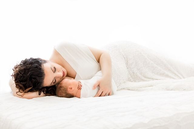 A motherhood favorite. Nothing beats getting to snuggle close to your baby and having the moment documented to show just how tiny that little snuggle is. #jaimeroglphotography ⠀⠀⠀⠀⠀⠀⠀⠀⠀ .⠀⠀⠀⠀⠀⠀⠀⠀⠀
.⠀⠀⠀⠀⠀⠀⠀⠀⠀
.⠀⠀⠀⠀⠀⠀⠀⠀⠀
#Ofallonil #stl #stlouis #illin
