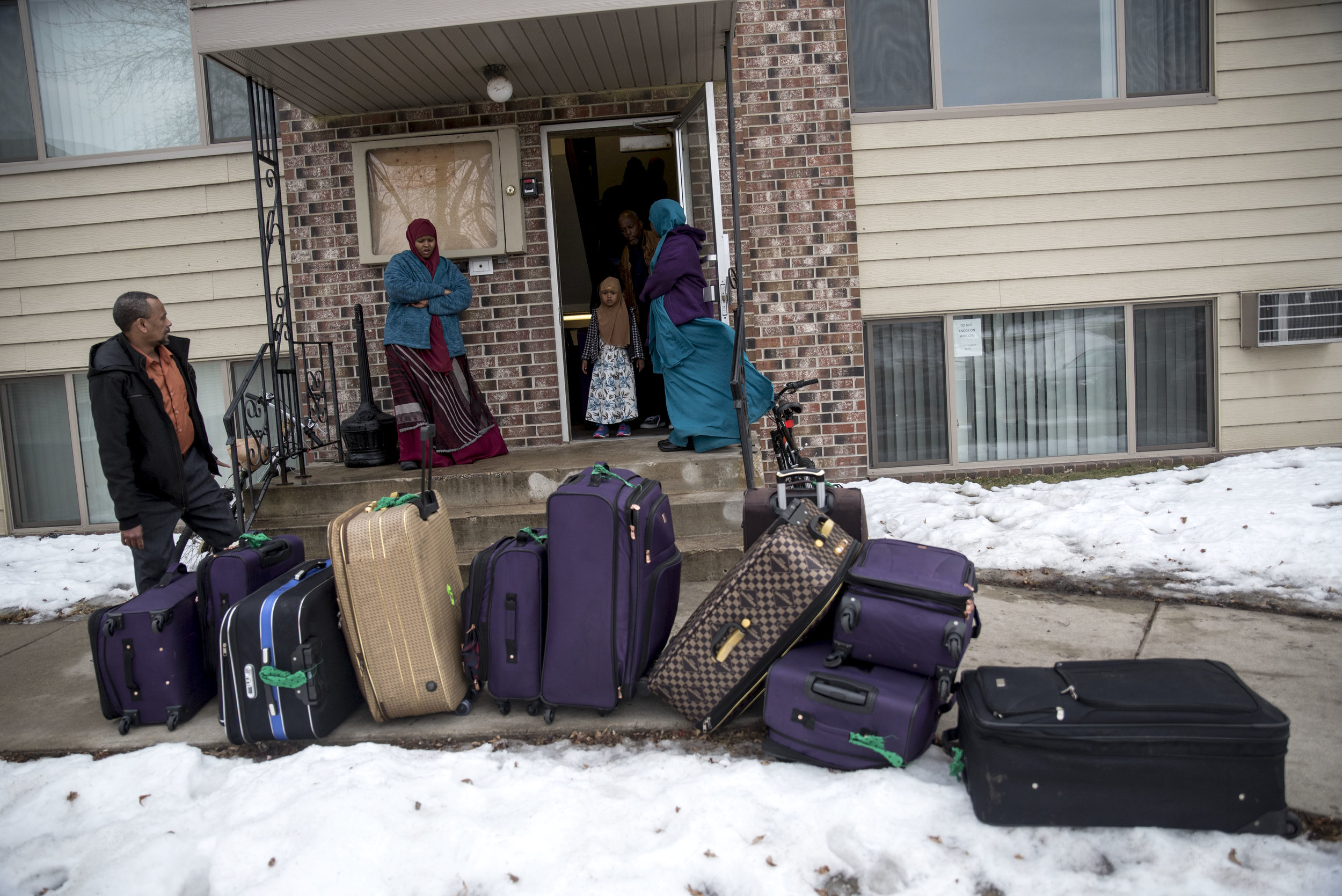  Kosar and her family members carry suitcases out of their apartment in Willmar to leave for the Minneapolis-Saint Paul International Airport Mar. 4, 2018. Eight of Kosar’s siblings and her two parents are flying back to stay in Garissa, a city in Ke