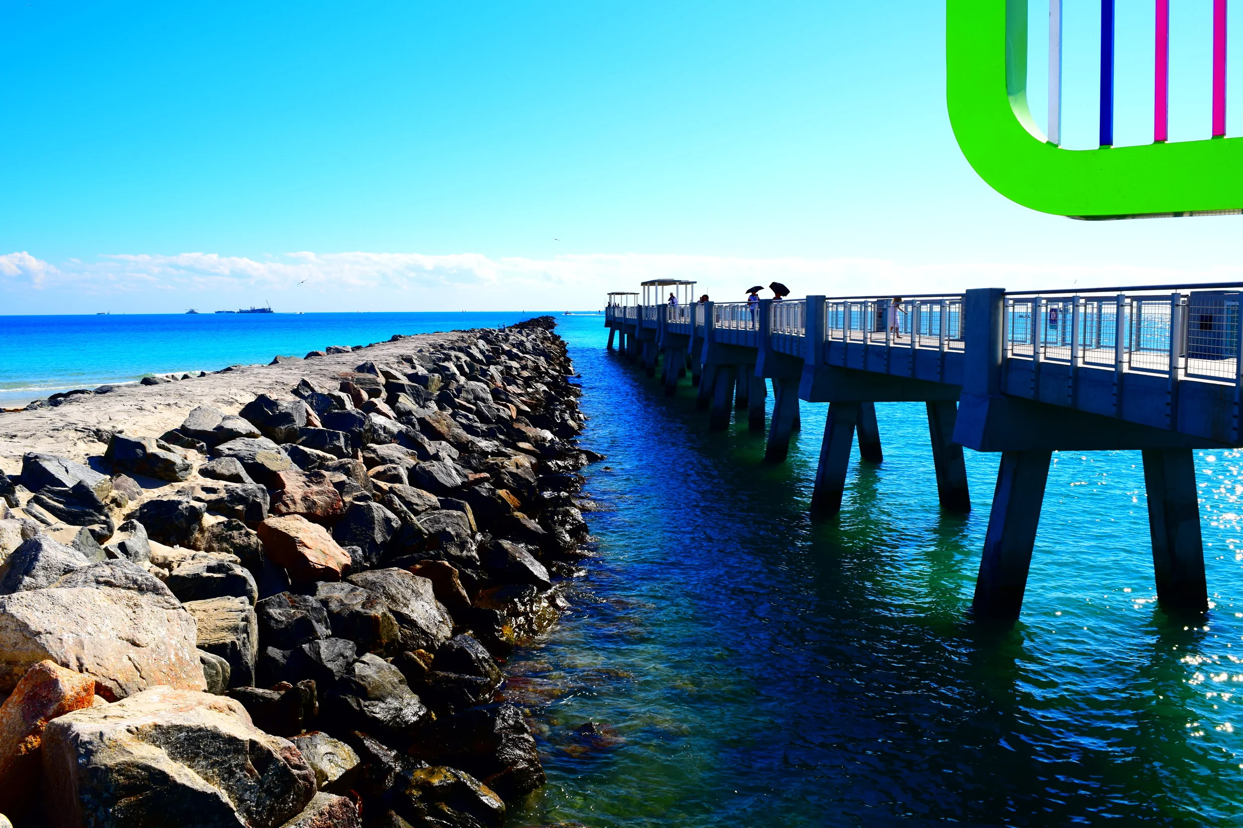  Miami Beach pier. 