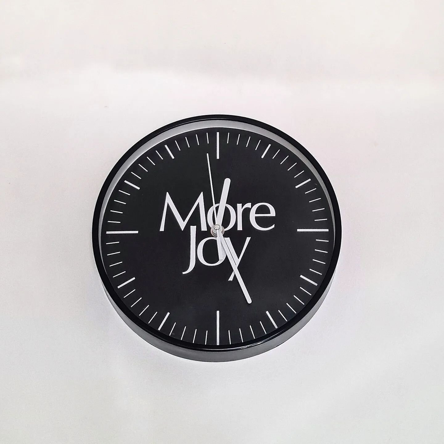 More Joy Time 🕛

Proclaiming joy with @christopherkane wall clock, a reminder to seek joy at all times!

#christopherkane #morejoy #joytime #interiordecor #interior4all #clockdesign #clocks #minimaldesigns #homeaccessories #wallclock