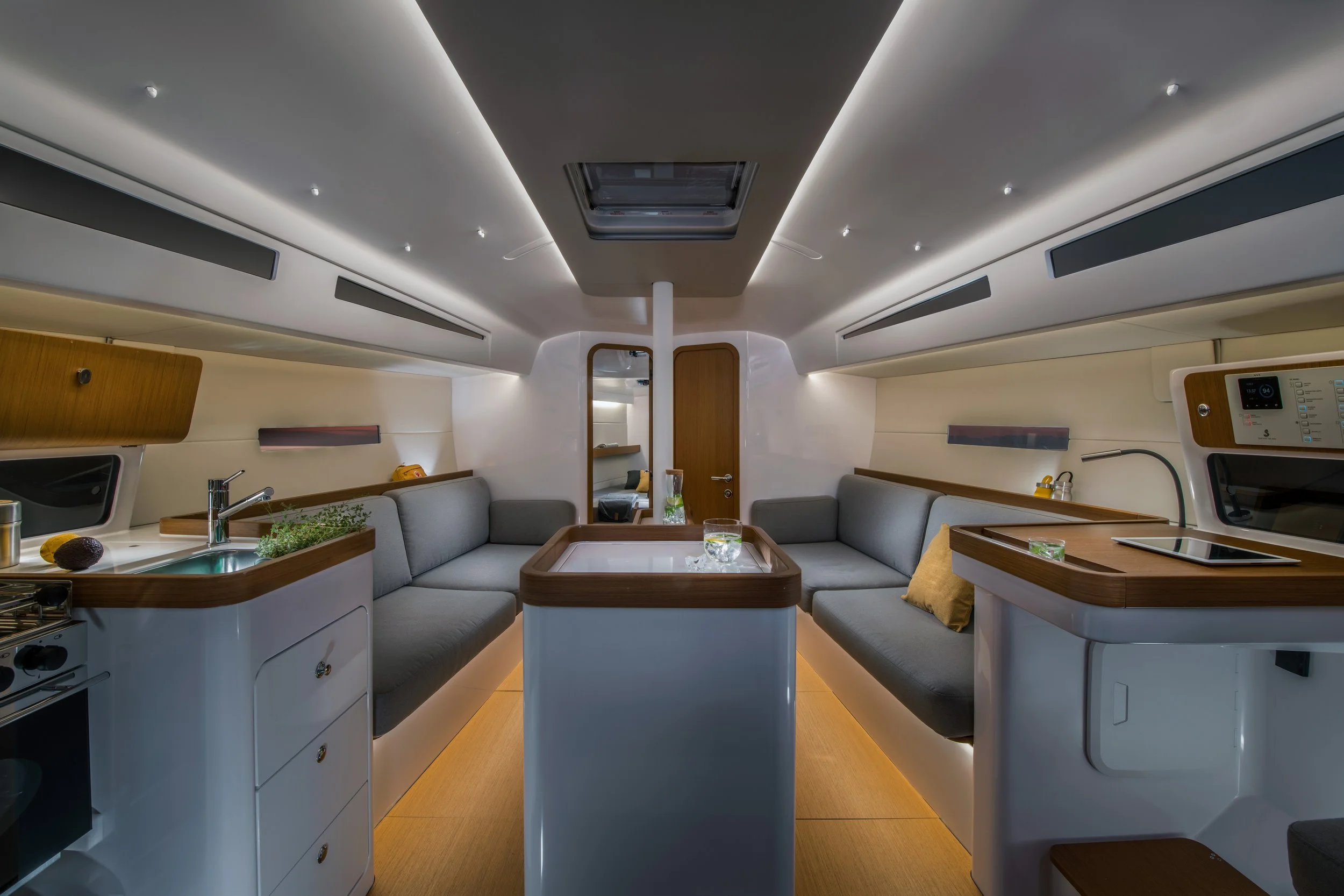 4b_FIRST_36_image_interior_ambiental.jpg