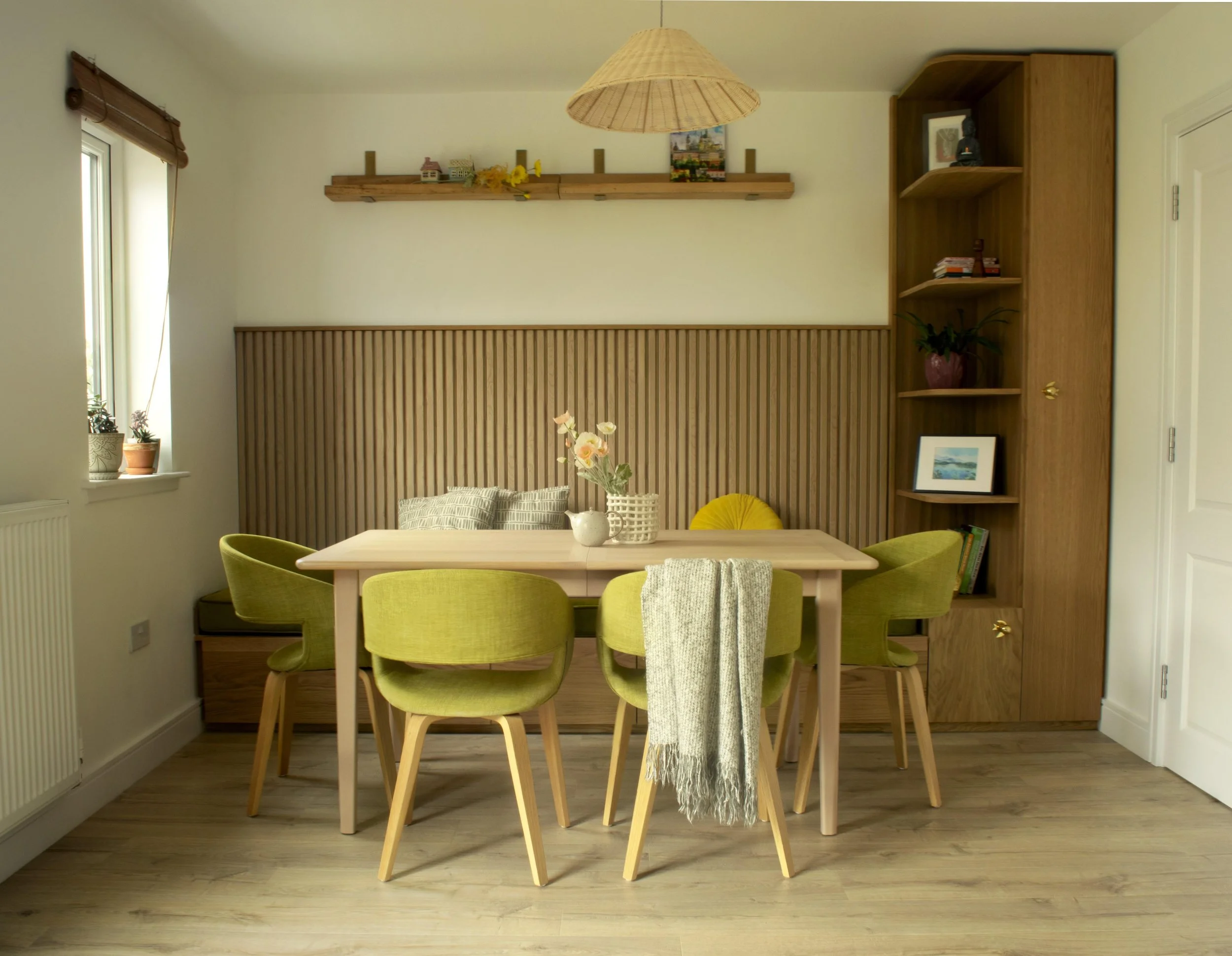 Japandi dining area with a bespoke dining bench for additional seats ©Detail Movement Interiors