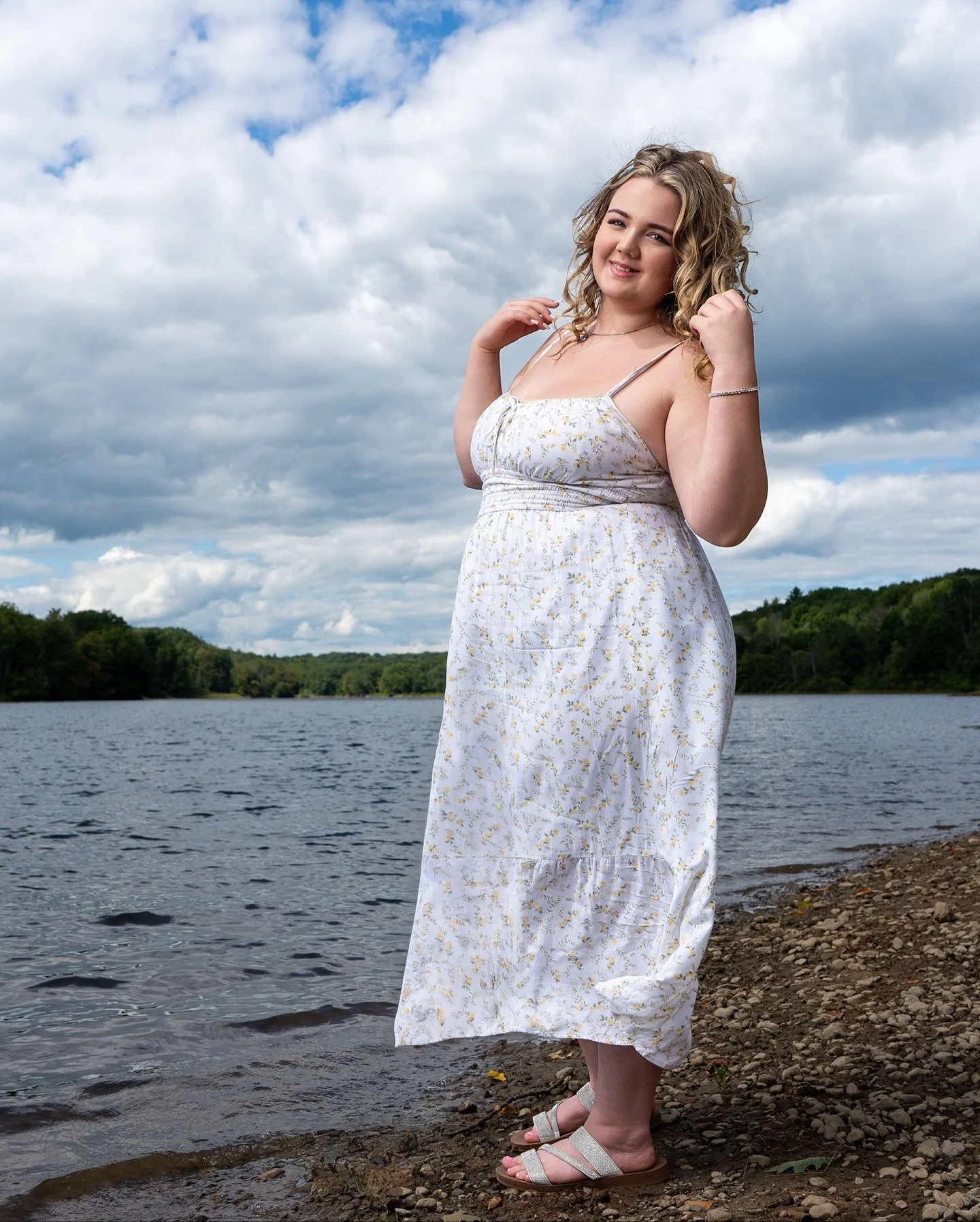 Revae // 2026
New Hartford HS
@xorevae 

Thank you Revae for choosing me to capture your senior memories! 🥰❤️ It was an amazing day with you! 

.
.
.
.
.
.
.
#evetaverneSENIORS 
#uticanyphotographer 
#cnyphotographer 
#seniorpics 
#goldenhour
#class