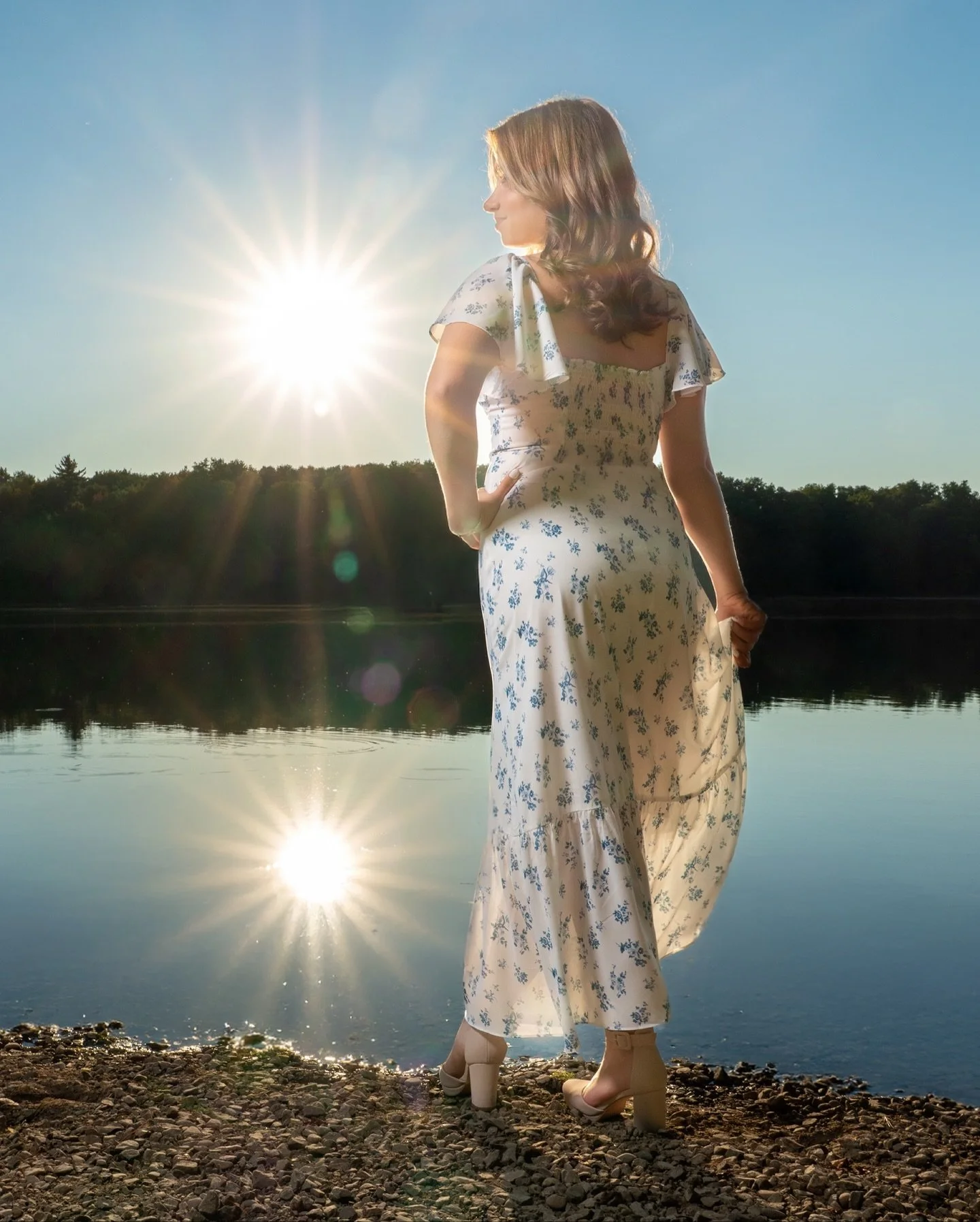 Sunshine reflections ☀️The beautiful Molly! We had a blast exploring these locations! But ain&rsquo;t gonna lie&hellip;our eyes were spent after this one. This lake reflects the sun like I&rsquo;ve never seen it but so beautiful!✨👀🌞 Thank you Molly