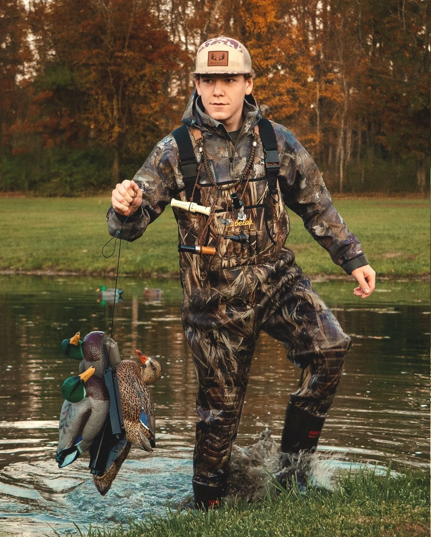 I haven&rsquo;t fallen off the 🌎

What an amazing session with Landon and a shout out to his sister @shelby.rommel for helping and assisting 💪🏻 Love it when my seniors incorporate their passions during their senior session! 🦆 🌊

Class of 2026🎓
