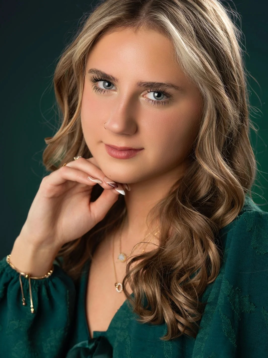 Okayyy we back, we&rsquo;re so back 💫 🤩

Missing Miss Brin&hellip; but we caught up
Brin // Senior Model // 2026
CVA ~ @brinszeflinski

.
.
#evetaverneSENIORS 
#uticanyphotographer 
#cnyphotographer 
#seniorpics 
#studio
@seniorstyleguide 
@seniorp