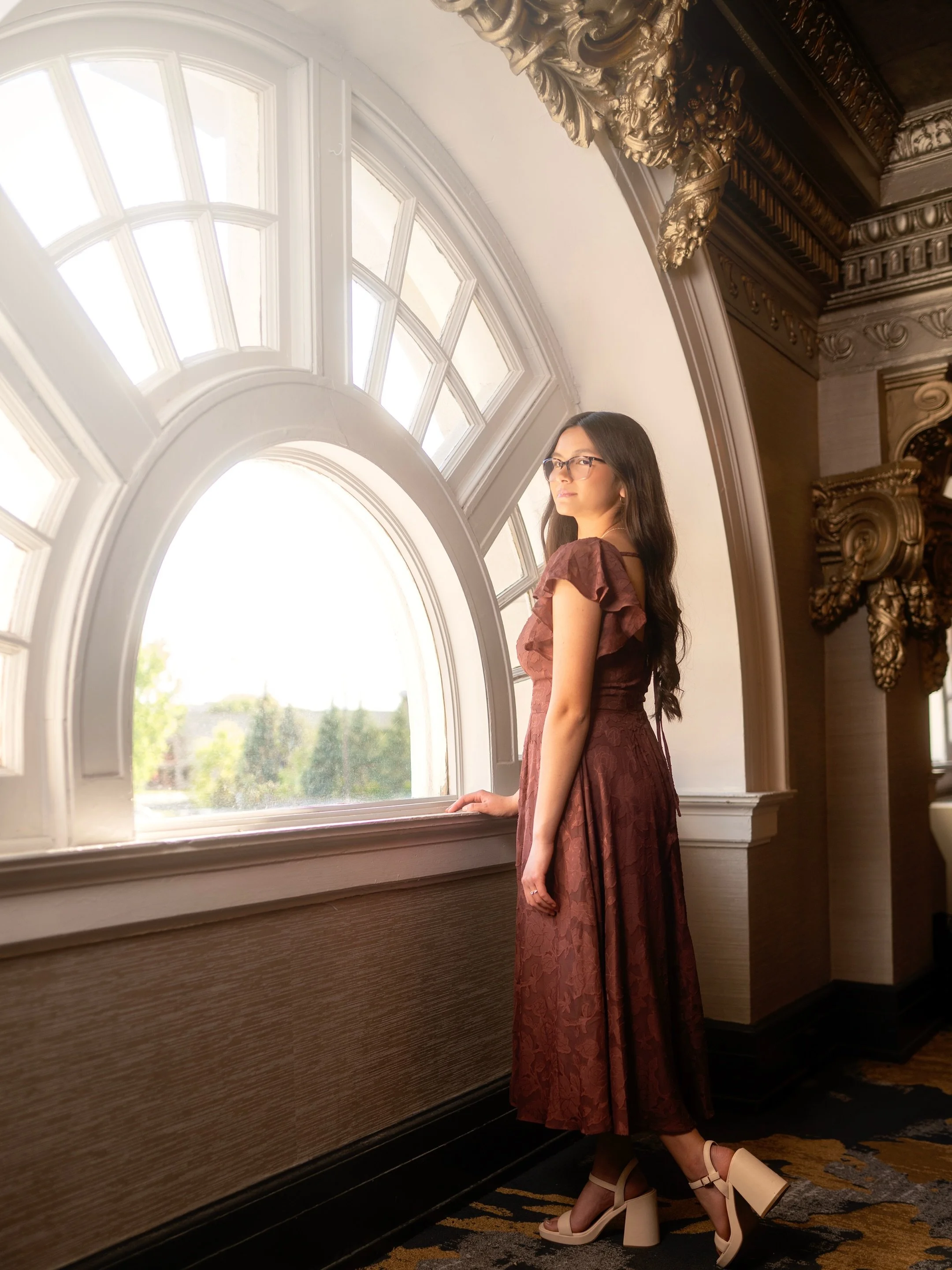 A little vintage elegance, a little downtown color, and a whole lot of beauty. 🌸✨

Madison was stunning from Hotel Utica to the Liberty Bell Park flower mural!
@ivy.madison23 

#ETPseniors #ClassOf2027 #UticaNYphotographer #etpmodels #evetavernephot